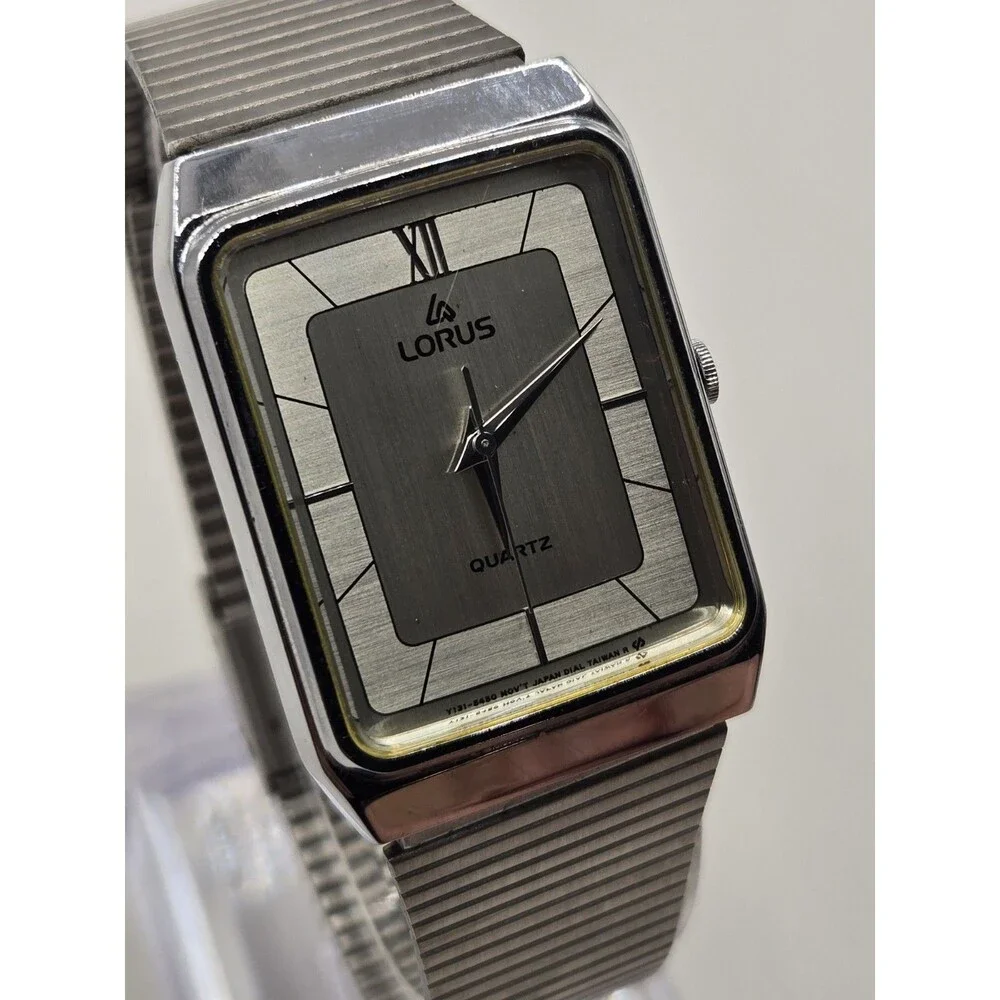 Vintage LORUS Watch Y131-5230 Silver Tone Stainless Steel 25mm Watch. New Batt